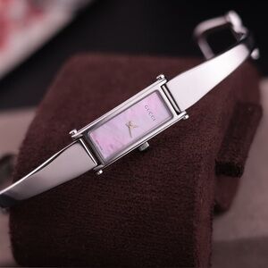 Vintage 1990s Gucci Horsebit Clasp 1500L Women’s Watch
Pink Mother of Pearl Dial